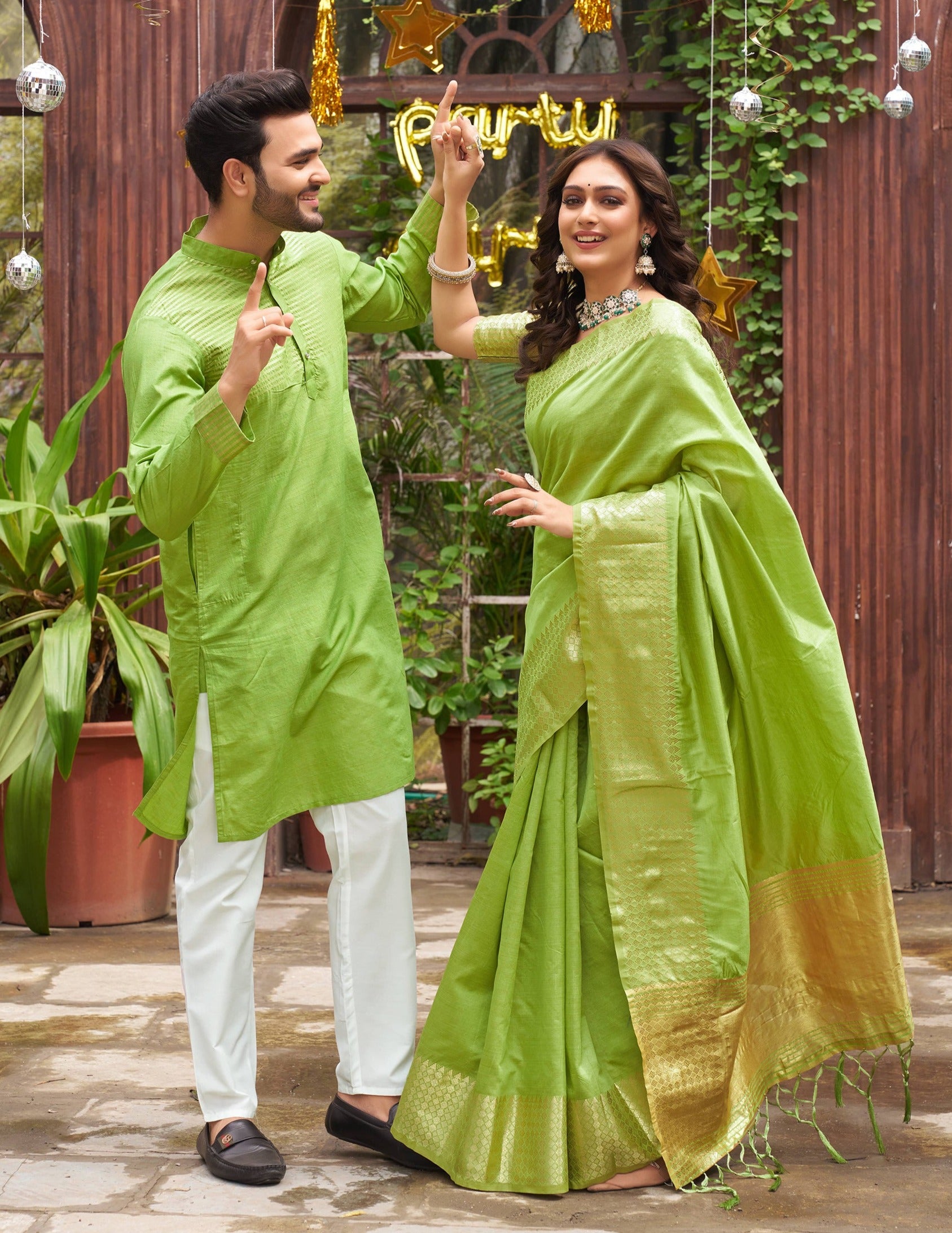 kiara silk saree & kurta couple dress reviews , @kiaraaliaadvani @sidmalhotra , Kiaras saree and Jewelry:  @houseofmasaba , Siddharths outfit: @anamikakhanna.in